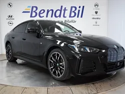 Black sapphire metallic Ny 2025 BMW i4 Comfort Edition Sedan | 789 500 kr (Bra pris)