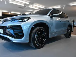 Silver Ny 2025 VW Tayron R-line Edition SUV | 598 100 kr (Dyr)