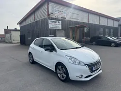 Vit Begagnad 2013 Peugeot 208 Halvkombi | 59 000 kr (Marknadspris)