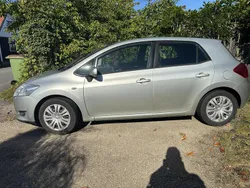 Silver Begagnad 2007 Toyota Auris Halvkombi | 33 000 kr (Bra pris)