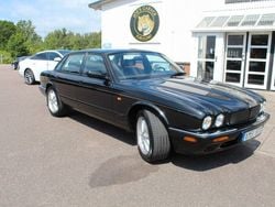 Svart Begagnad 2000 Jaguar XJ Executive Sedan | 137 000 kr