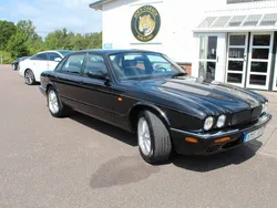 Svart Begagnad 2000 Jaguar XJ Executive Sedan | 137 000 kr