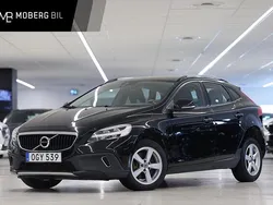 Svart Begagnad 2016 Volvo V40 CC Momentum Kombi | 134 900 kr (Marknadspris)