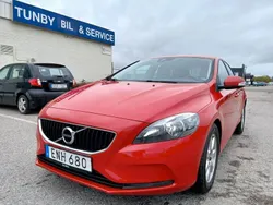 Röd Begagnad 2016 Volvo V40 Kombi | 129 900 kr (Marknadspris)