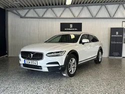 Vit Begagnad 2018 Volvo V90 CC Momentum Kombi | 279 800 kr (Marknadspris)
