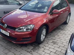 Röd Begagnad 2016 VW Golf VII Halvkombi | 155 000 kr (Marknadspris)