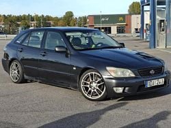 Grå Begagnad 2002 Lexus IS200 Kombi | 35 000 kr
