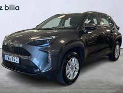 Mörkgrå Begagnad 2025 Toyota Yaris Cross Active SUV | 304 900 kr (Bra pris)