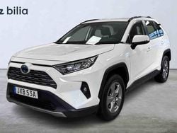 Vit Begagnad 2024 Toyota RAV4 Hybrid SUV | 389 900 kr (Superpris)