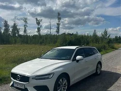 Vit Begagnad 2019 Volvo V60 Momentum Kombi | 188 000 kr (Marknadspris)