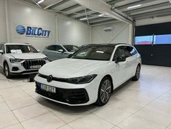 Vit Begagnad 2024 VW Passat R-line Kombi | 589 900 kr