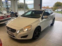 Vit Begagnad 2012 Volvo V60 Momentum Kombi | 89 500 kr (Marknadspris)