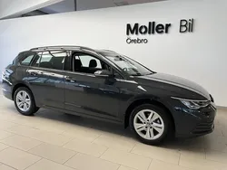 Grå (urano grey) Begagnad 2022 VW Golf VIII Life Kombi | 249 900 kr (Bra pris)