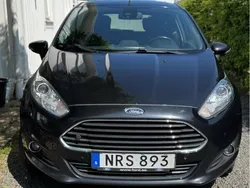 Svart Begagnad 2015 Ford Fiesta Titanium Halvkombi | 65 000 kr (Marknadspris)