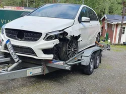 Vit Begagnad 2015 Mercedes B200 AMG Minibuss | 50 000 kr