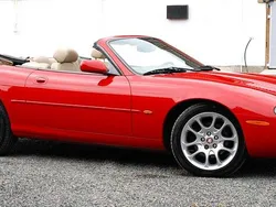 Röd Begagnad 2001 Jaguar XKR Cab | 239 000 kr