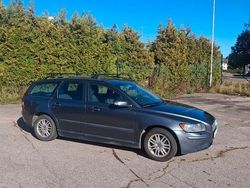 Grå Begagnad 2007 Volvo V50 Kinetic Kombi | 24 500 kr (Marknadspris)