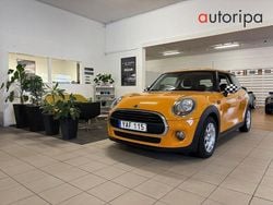 Orange (orange metallic) Begagnad 2015 Mini Cooper Pepper Halvkombi | 129 900 kr (Marknadspris)
