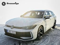 Vit Begagnad 2025 VW Passat R-line Kombi | 389 500 kr (Dyr)