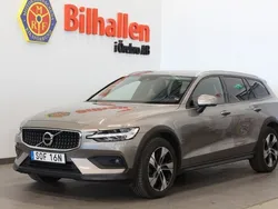 Grå Begagnad 2021 Volvo V60 CC Momentum Kombi | 304 900 kr (Bra pris)