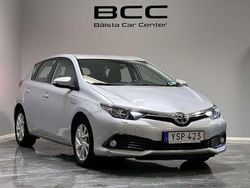 Silver Begagnad 2018 Toyota Auris Hybrid Active Halvkombi | 129 900 kr (Bra pris)
