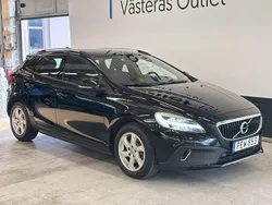 Svart Begagnad 2017 Volvo V40 CC Momentum Kombi | 159 900 kr (Marknadspris)