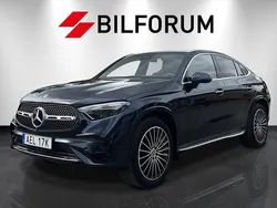 Mörkblå Begagnad 2024 Mercedes GLC300e Premium Sportkupé | 789 900 kr (Marknadspris)