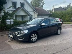 Grå Begagnad 2012 Volvo V60 Momentum Kombi | 62 000 kr (Marknadspris)