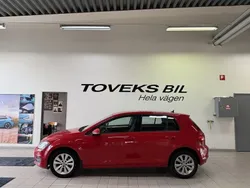 Röd (tornadoröd) Begagnad 2016 VW Golf VII Kombi | 114 900 kr (Marknadspris)