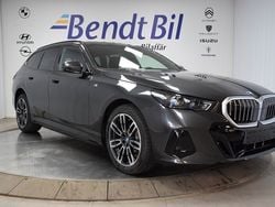Sophisto grey brilliant effect Ny 2025 BMW 530e M Sport Kombi | 709 500 kr (Bra pris)