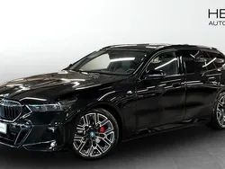 Svart (black) Begagnad 2025 BMW 530e M Sport Kombi | 718 700 kr (Marknadspris)