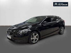 Svart Begagnad 2015 Volvo V40 Momentum Halvkombi | 159 000 kr (Marknadspris)