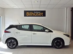 Vit Begagnad 2022 Nissan Leaf Acenta Halvkombi | 179 700 kr (Marknadspris)