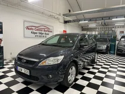 Grå Begagnad 2010 Ford Focus Platinum Halvkombi | 39 900 kr