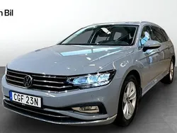 Grå Begagnad 2023 VW Passat Elegance Kombi | 359 900 kr (Marknadspris)