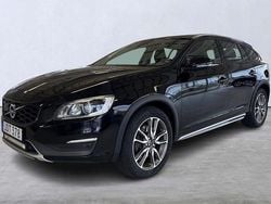Svart Begagnad 2016 Volvo V60 CC Summum Kombi | 149 900 kr (Lite dyr)