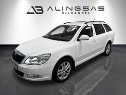 Vit Begagnad 2013 Skoda Octavia Elegance Kombi | 59 900 kr (Marknadspris)