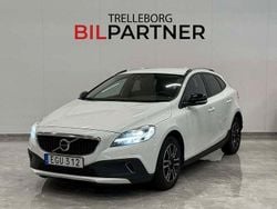 Vit Begagnad 2016 Volvo V40 CC Momentum Kombi | 159 900 kr (Marknadspris)