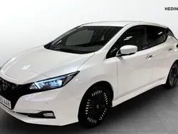 Vit (white) Begagnad 2023 Nissan Leaf N-Connecta Halvkombi | 209 900 kr (Marknadspris)