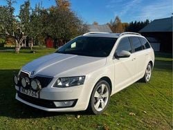 Vit Begagnad 2014 Skoda Octavia Elegance Kombi | 72 000 kr (Superpris)