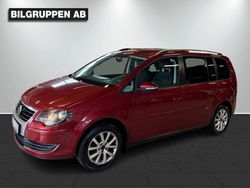 Mörkröd (röd) Begagnad 2010 VW Touran Trendline Minibuss | 37 900 kr (Marknadspris)