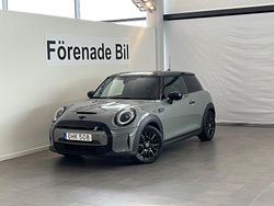 Grå (moonwalk grå metallic) Begagnad 2022 Mini Cooper SE Essential Halvkombi | 219 000 kr (Marknadspris)
