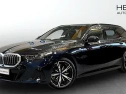 Svart (black) Begagnad 2024 BMW 530e M Sport Kombi | 688 700 kr (Marknadspris)