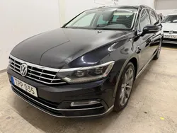 Svart (svart metallic) Begagnad 2017 VW Passat R-line Kombi | 148 900 kr (Lite dyr)