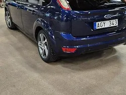 Blå Begagnad 2011 Ford Focus Titanium Halvkombi | 39 000 kr (Marknadspris)
