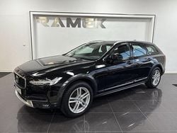 Svart Begagnad 2018 Volvo V90 CC Momentum Kombi | 244 000 kr (Marknadspris)
