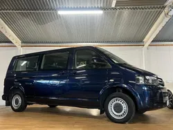 Mörkblå Begagnad 2014 VW Caravelle Minibuss | 229 900 kr (Marknadspris)