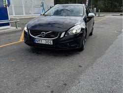 Svart Begagnad 2011 Volvo V60 R-Design Kombi | 80 000 kr (Marknadspris)