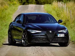 Svart Begagnad 2019 Alfa Romeo Giulia Veloce Sedan | 259 000 kr
