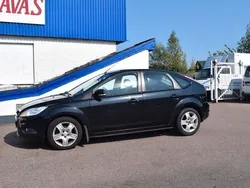 Svart Begagnad 2011 Ford Focus Platinum Halvkombi | 29 900 kr (Marknadspris)